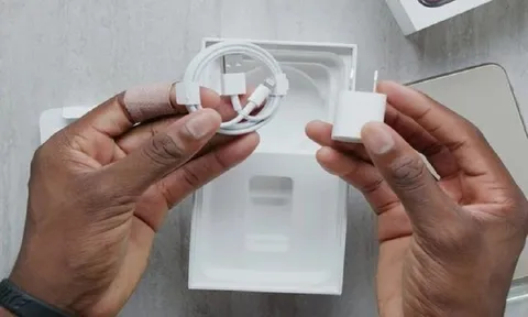 Bán iPhone không kèm sạc, Apple bị kiện bồi thường hơn 1.000 USD