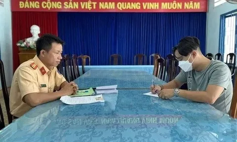 Tước bằng 2 tháng tài xế xe Hoa Mai chạy lấn làn, “hổ báo” trên phố