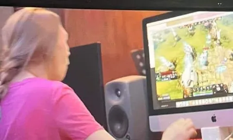 Rò rỉ ảnh hiếm Mỹ Tâm say sưa chơi game, khoảnh khắc phát ra âm thanh
