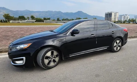 Kia Optima hybrid rao bán giá chỉ hơn 300 triệu đồng, thấp hơn cả Kia Morning 