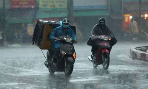 Bắc Bộ đón không khí lạnh gây mưa rào trước khi nắng nóng quay trở lại