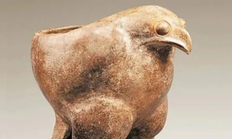 Đi làm đồng nhặt được hũ gốm lạ mắt, ông lão chẳng ngờ đó là bảo vật quốc gia