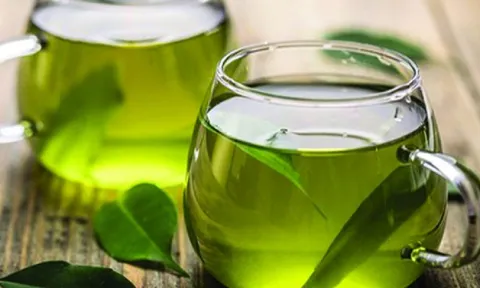 'Học lỏm' phương pháp uống trà xanh chuẩn giúp da đẹp, dáng nuột nà