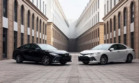 Toyota Camry tiếp tục hút khách với màn giảm giá cực sâu chưa từng có
