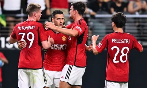 Hàng thủ tệ hại, MU thất bại 'muối mặt' trước Dortmund