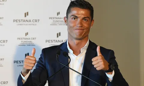 Chốt mốc 1000 bàn, Ronaldo tiết lộ điều khiến NHM mừng 'rớt nước mắt'