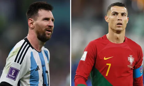 Nhận bóng Vàng thứ 8, Messi vẫn thiếu giải thưởng độc nhất mà Ronaldo giành được