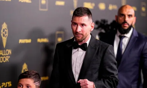 Fan Ronaldo phản ứng đầy bất ngờ khi Messi giành Quả bóng vàng thứ 8