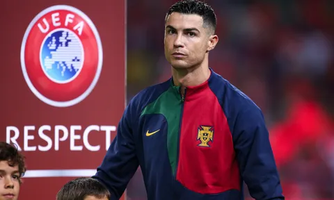 Ronaldo báo tin cực vui tới Bồ Đào Nha