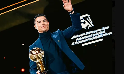 Ronaldo được công nhận là giỏi nhất thế giới khi tỏa sáng tại Quả bóng vàng Dubai