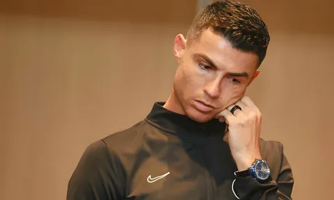 Ronaldo tiếp tục báo tin buồn đến NHM sau khi hủy kèo tại Trung Quốc
