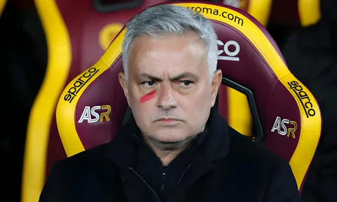 HLV Mourinho có động thái đầu tiên với Roma sau khi bị sa thải