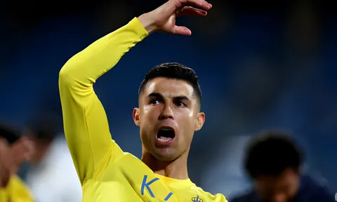 Ronaldo 'khai nòng' năm 2024, ra mắt luôn màn ăn mừng mới