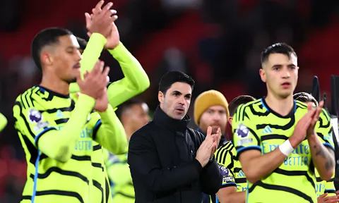 Arsenal đi vào lịch sử 136 năm của bóng đá Anh