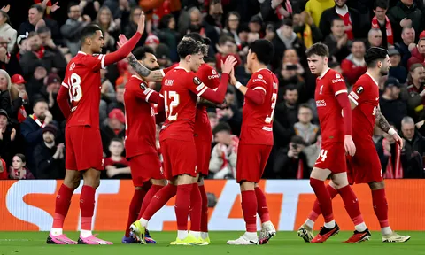 CĐV Liverpool chỉ thẳng cầu thủ vĩ đại nhất lịch sử đội bóng