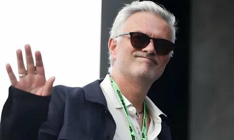 HLV Mourinho xác nhận tái xuất, nhận đề nghị tiếp quản bến đỗ trong mơ