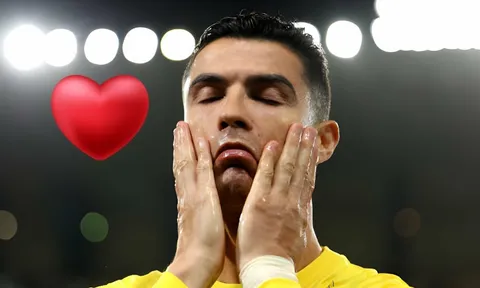 Ronaldo khoái chí trước vẻ đẹp nam tính của nhà vô địch World Cup