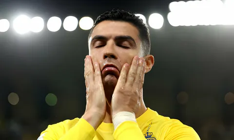 Ronaldo bất ngờ hứng 'gạch đá' từ cựu HLV Real Madrid