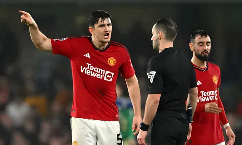 Trọng tài sai lầm? Harry Maguire nổi điên sau trận thua Chelsea
