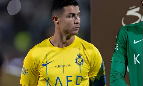 HLV Al Nassr đưa ra quyết định với Ronaldo sau tấm thẻ đỏ