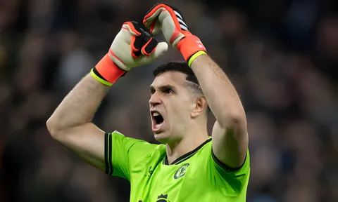 Thủ môn Emiliano Martinez gửi thông điệp đẳng cấp tới Arsenal