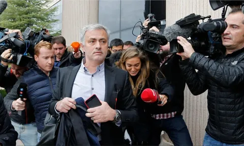 Được chào mời, HLV Mourinho chuẩn bị tái xuất Ngoại hạng Anh?