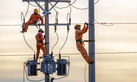 Từ hôm nay chính thức giá điện tăng 4,5% lên hơn 2.000 đồng/kWh