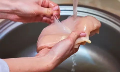 Sai lầm khi chế biến, rửa thịt gà 90% người Việt mắc phải cần lưu tâm