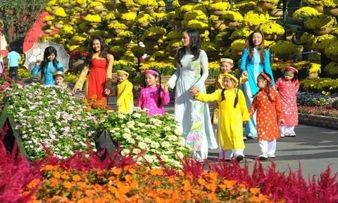 Xem ngày xuất hành năm 2024 Giáp Thìn cho gia chủ tuổi Tân Tỵ 2001 hứng tài lộc