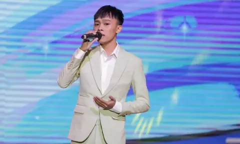 Video: Hồ Văn Cường được ngợi khen khi có hành động đáp lại tình cảm của fan