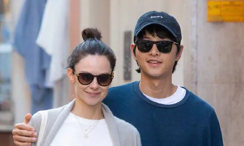 Chỉ một chi tiết nhỏ, Song Joong Ki đã chứng minh tình yêu mãnh liệt dành cho bà xã ngoại quốc