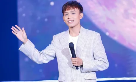 Video: Hồ Văn Cường lộ giọng hát thật khi cover 'Ngày mai người ta lấy chồng'
