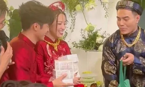 Video: Lê Dương Bảo Lâm 'chơi trội' với phần mừng tiền cưới có '1-0-2' trong đám cưới Puka - Gin Tuấn Kiệt