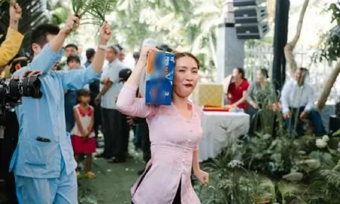 Hương Giang phản ứng trước màn 'quẩy cực sung' của Hòa Minzy trong đám cưới Puka - Gin Tuấn Kiệt