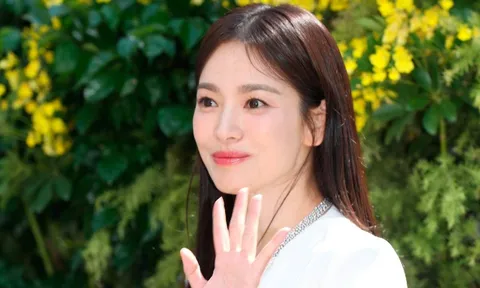 Song Hye Kyo khoe quà sinh nhật khiến fan Việt vỡ òa