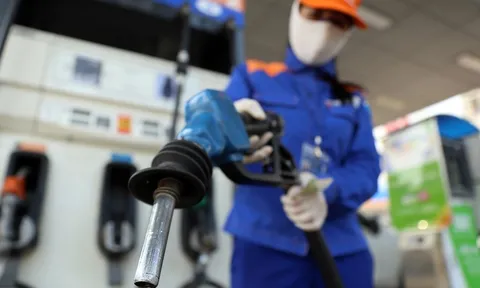 Giá xăng trong nước có thể giảm mạnh sau kỳ nghỉ lễ dài ngày