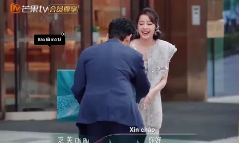 Video: Màn tương tác thú vị của Huỳnh Hiểu Minh và Chi Pu khi lần đầu gặp gỡ