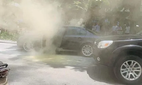 'Xế hộp' BMW bất ngờ bốc cháy trên phố Hà Nội: Cảnh báo cháy xe ô tô trong mùa nắng nóng
