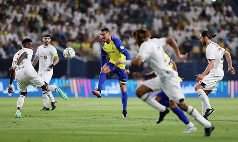 Video: Ronaldo hồi xuân, lập siêu phẩm như sách giáo khoa giúp Al-Nassr lội ngược dòng đánh bại Al-Shabab