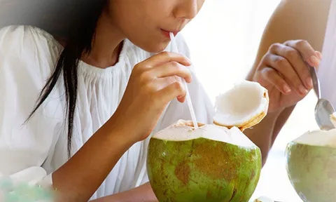 Là vị cứu tinh trong những ngày nắng nóng, nước dừa còn có vô vàn công dụng đối với sức khoẻ