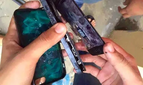Vụ bé trai 7 tuổi tử vong khi cắm sạc điện thoại: Vừa sạc vừa dùng điện thoại nguy hiểm thế nào?