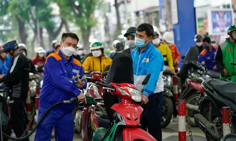 Giá xăng dầu trong nước dự báo tăng nhẹ vào ngày mai