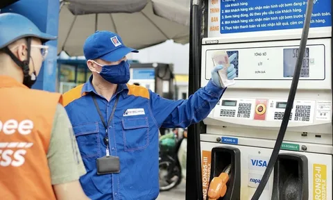 Giá xăng dầu giảm nhẹ sau 2 lần điều chỉnh giữ nguyên