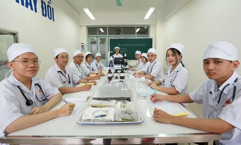 Điểm sàn đại học năm 2023: Các trường y, dược đồng loạt dự báo tăng nhẹ