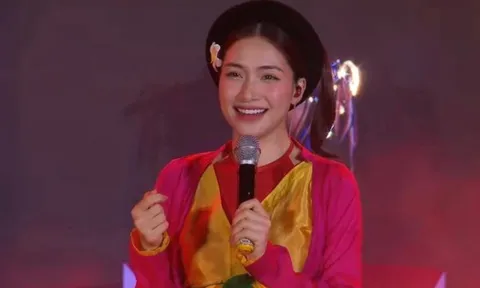 Hòa Minzy vác bụng bầu lên sân khấu, thể hiện 1 ca khúc khiến nhiều người chú ý