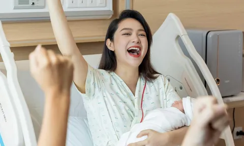 Minh Hằng thừa nhận 'quá tải' sau sinh con, hứa hẹn ngày 'tái xuất' showbiz Việt