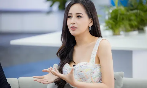 Khoảnh khắc ngọt ngào của Noo Phước Thịnh - Mai Phương Thúy giữa chốn đông người