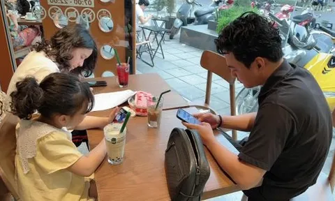 Vợ Hồng Đăng khoe ảnh chồng cùng các con, nam diễn viên thể hiện chuẩn mực chồng nhà người ta