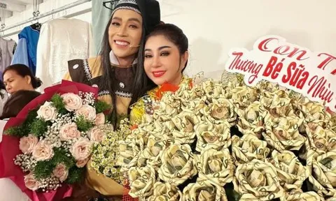 Hoài Linh hiếm hoi xuất hiện trong sự kiện sinh nhật của NSƯT Thoại Mỹ