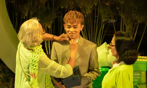 Bất ngờ trước loạt món quà đắt đỏ mà Hồ Văn Cường nhận được từ người hâm mộ